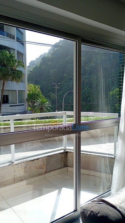 Apartamento para aluguel de temporada em Guarujá (Pitangueiras)