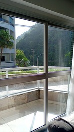 Apt TOP Pé na areia Praia Pitangueiras e Praia Enseada/ Churrasqueira