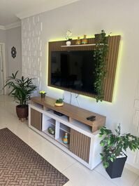 Apt TOP Pé na areia Praia Pitangueiras e Praia Enseada/ Churrasqueira
