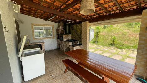 Area da churrasqueira com freezer