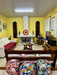 Country retreat with pool and barbecue area, Mogi das Cruzes, 1 hour from São Paulo.