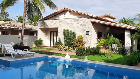 Beautiful house in Guarajuba, 4 bedrooms, near the sea.