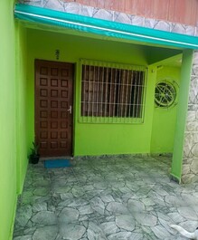 Relax at Grandma's Little House, a 4-minute walk to the sea.