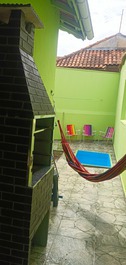 Relax at Grandma's Little House, a 4-minute walk to the sea.