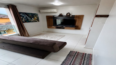 🏣Spacious 1-bedroom apartment in a quiet, family-friendly location!🌞