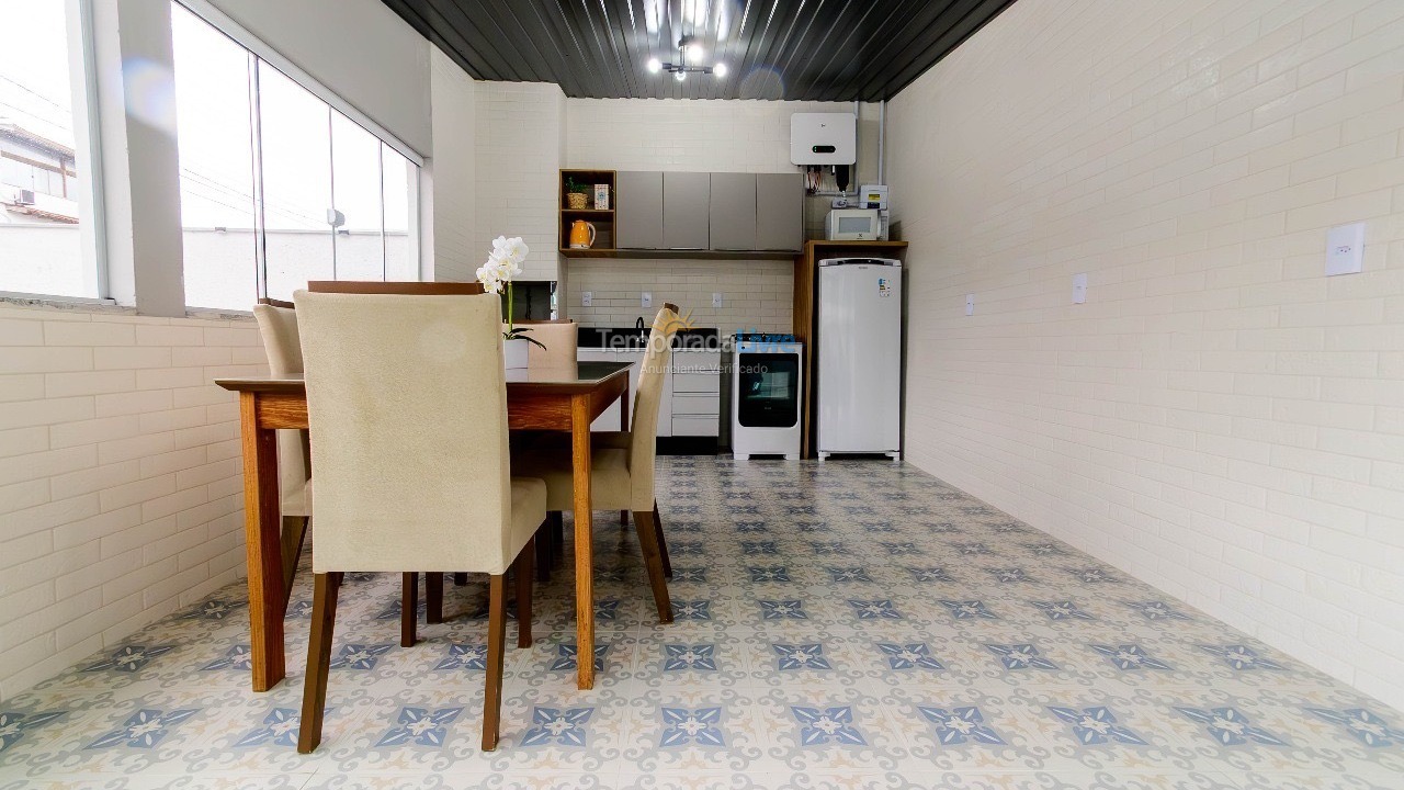 Casa para aluguel de temporada em Florianopolis (Canasvieiras)