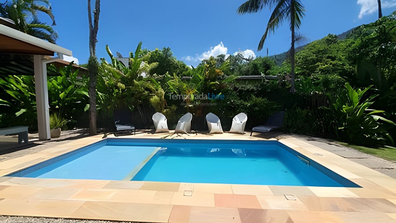 Casa para aluguel de temporada em Ubatuba (Itamambuca)