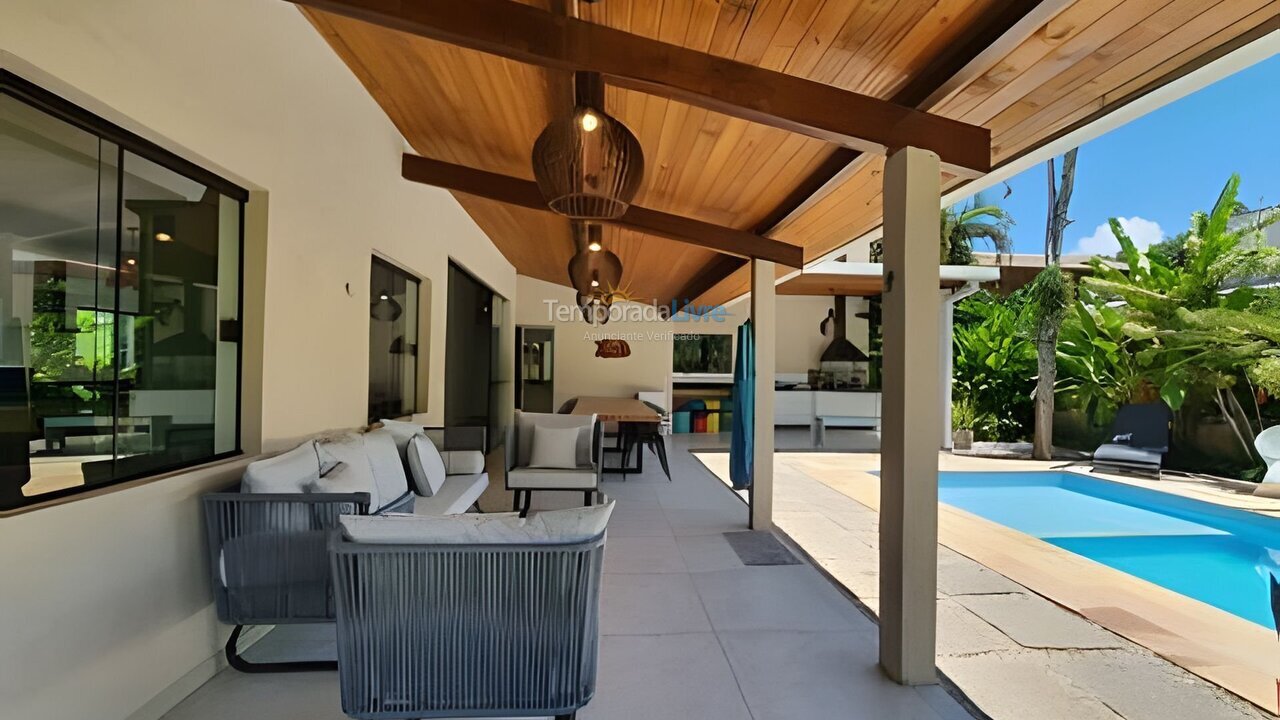 Casa para aluguel de temporada em Ubatuba (Itamambuca)