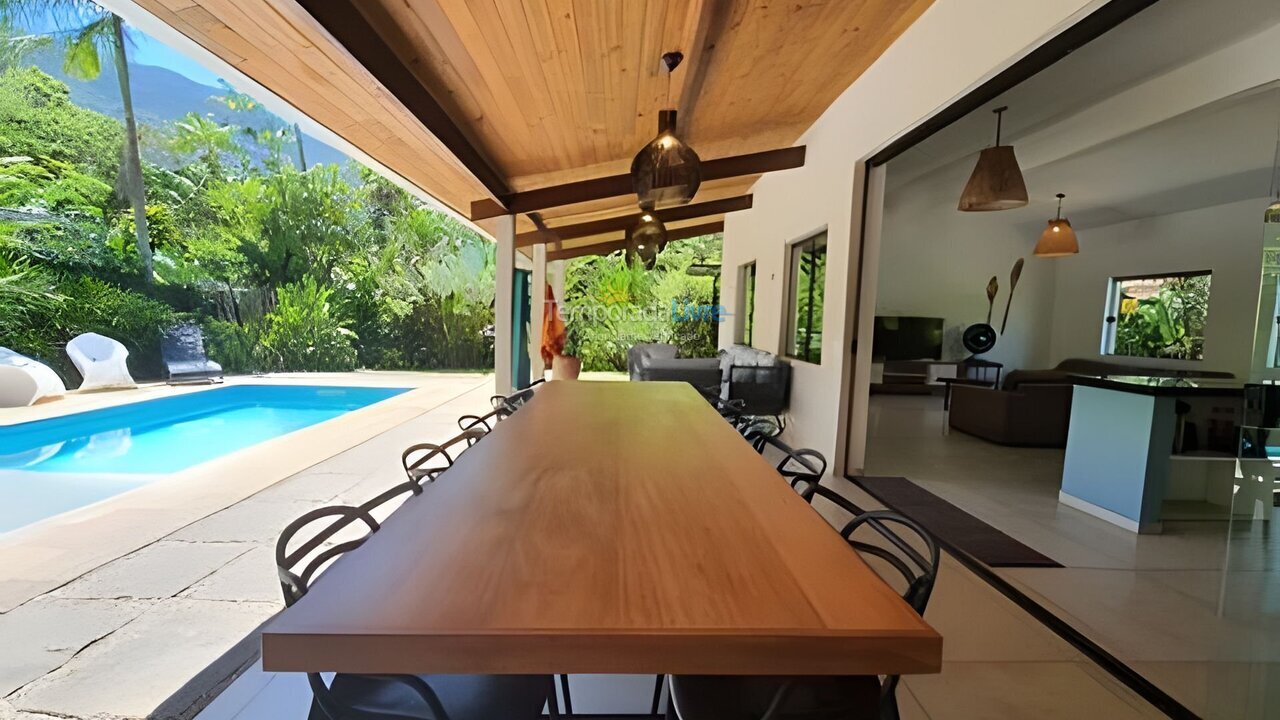 Casa para aluguel de temporada em Ubatuba (Itamambuca)