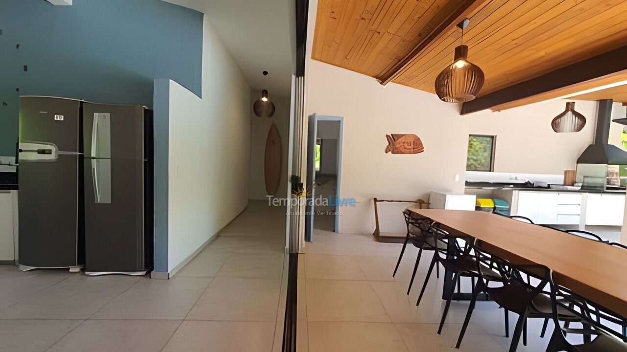 Casa para aluguel de temporada em Ubatuba (Itamambuca)