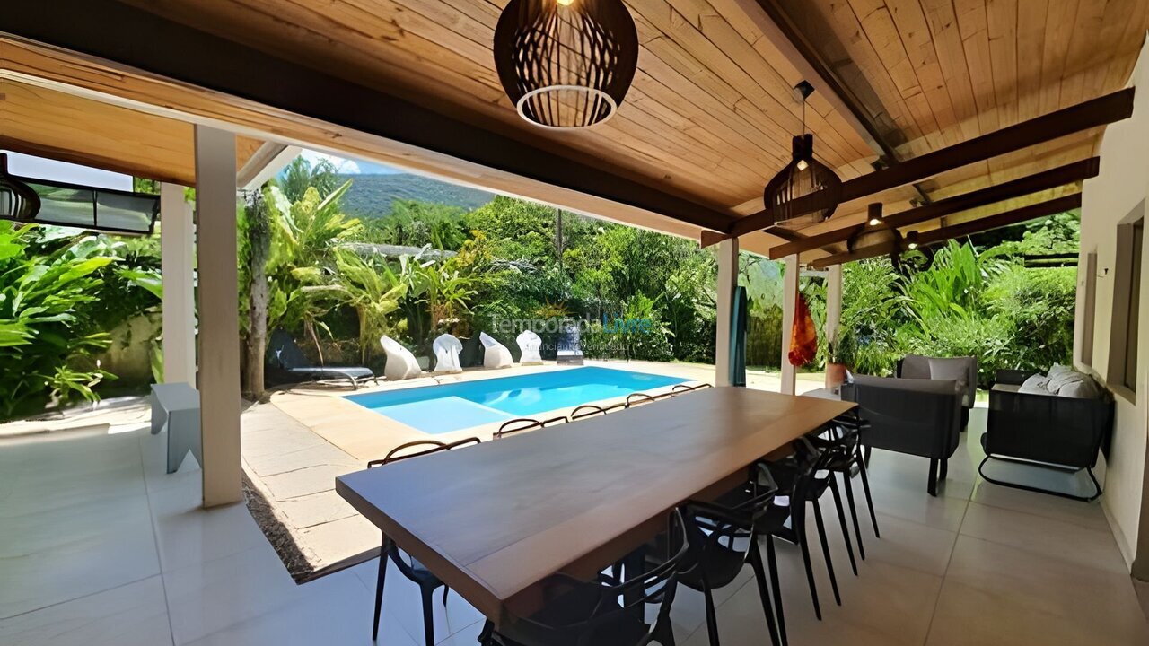 Casa para aluguel de temporada em Ubatuba (Itamambuca)