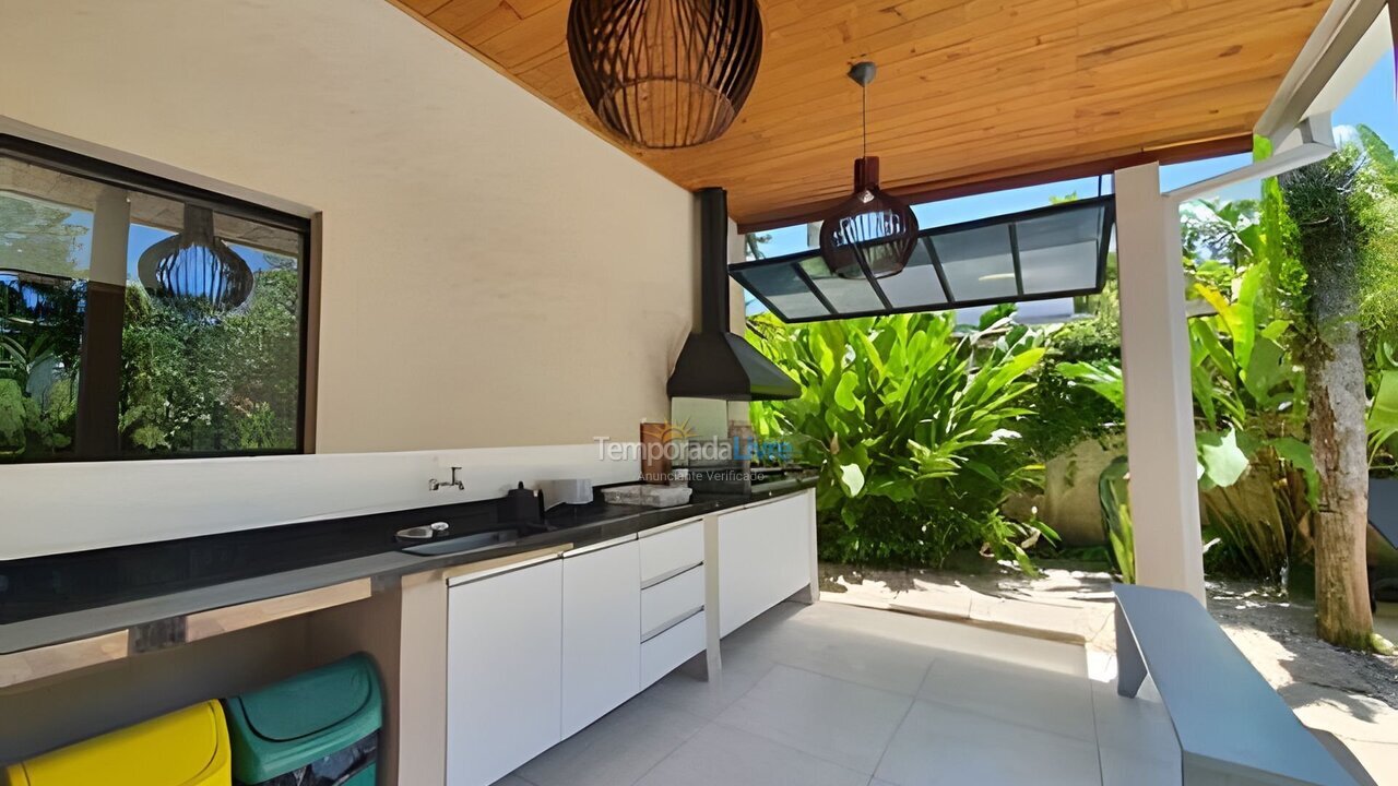 Casa para aluguel de temporada em Ubatuba (Itamambuca)