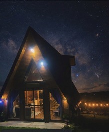 Cabin - fireplace - hot tub - top view - panoramic swing