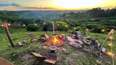 Cabin - fireplace - hot tub - top view - panoramic swing