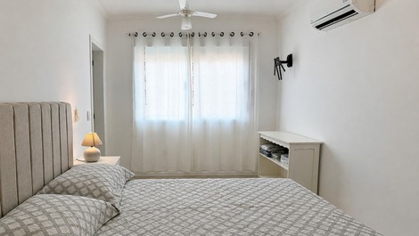 🏣Apto de 2 dormitórios, cond com piscina, no lado nobre da praia🏖️