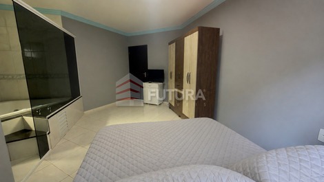 LC003F - Casa com piscina 04 dormitórios - Canto Grande Bombinhas