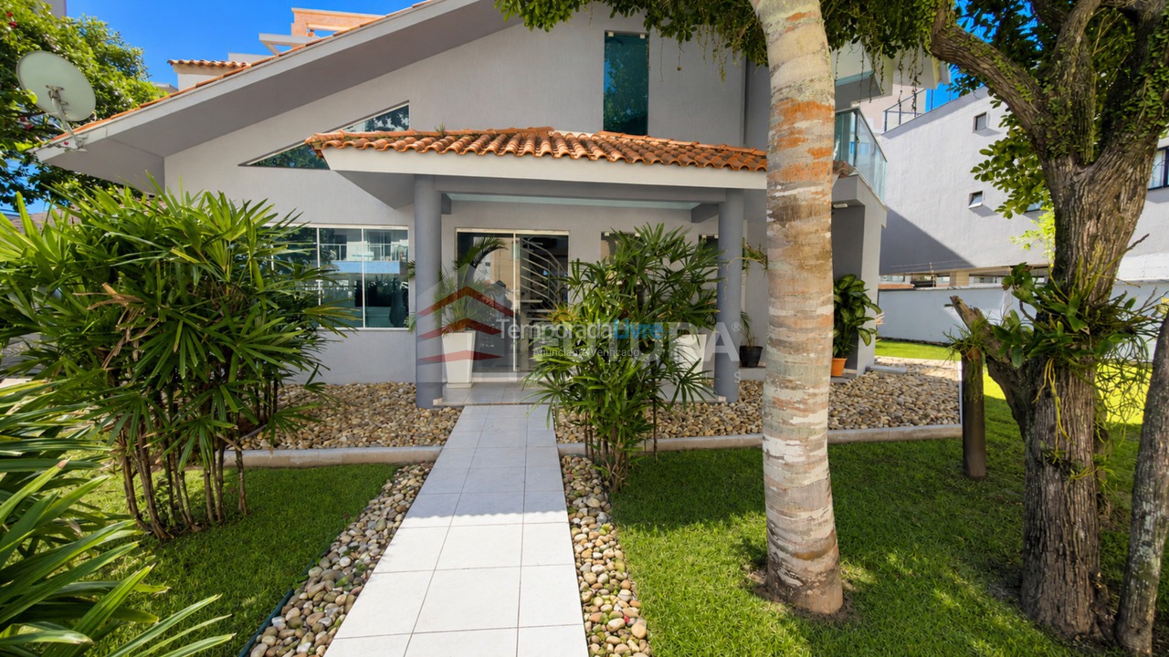 Casa para aluguel de temporada em Bombinhas (Canto Grande)