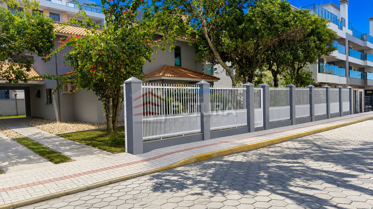 Casa para aluguel de temporada em Bombinhas (Canto Grande)