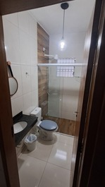 Casa com piscina e praia logo ali(Suarão)