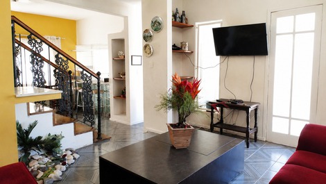 Casa de três dormitórios próxima a todo comércio de Canasvieiras pa...