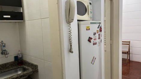 Geladeira e microondas 