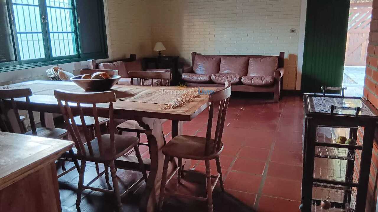 Casa para aluguel de temporada em Ubatuba (Itaguá)