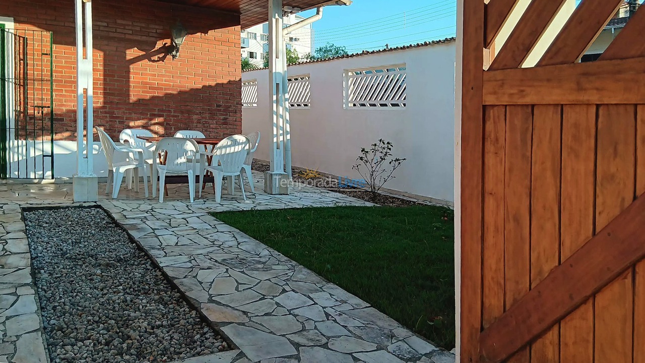 Casa para aluguel de temporada em Ubatuba (Itaguá)