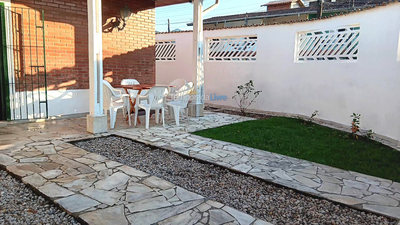 Casa para aluguel de temporada em Ubatuba (Itaguá)