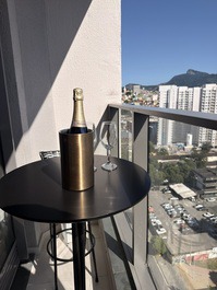 Fully furnished apartment in downtown Rio de Janeiro, close to the light rail and tourist attractions.