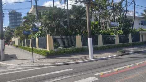 Casa de alto padrão frente a praia (melhor localização da Enseada)