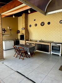 Linda Casa: Com piscina para até 15 pessoas