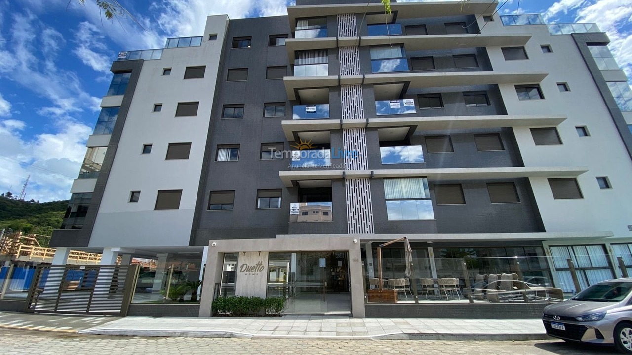 Apartamento para aluguel de temporada em Governador Celso Ramos (Praia de Palmas)