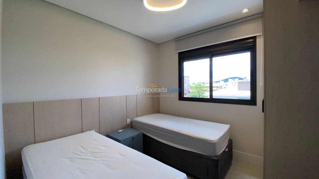 Apartamento para aluguel de temporada em Governador Celso Ramos (Praia de Palmas)