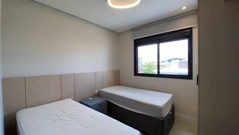 Aluga-se Apartamento Com 02 Dormitórios, Praia De Palmas, GCR/sc.