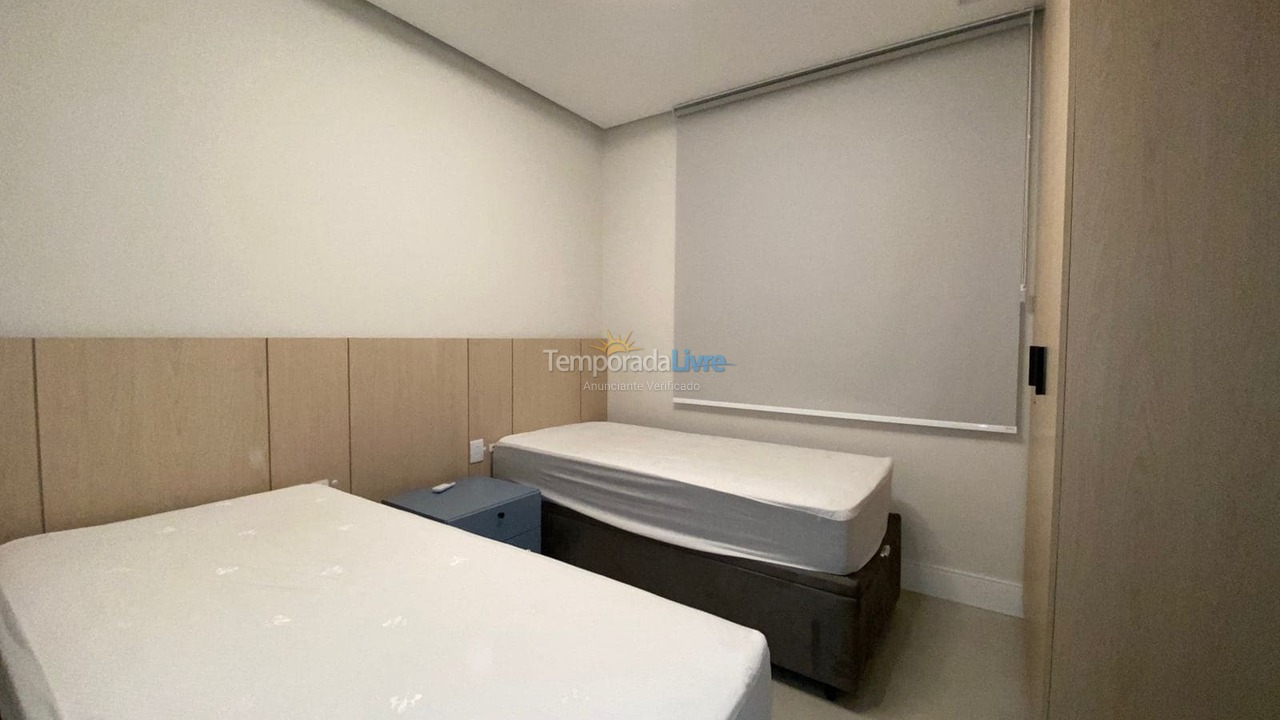 Apartamento para aluguel de temporada em Governador Celso Ramos (Praia de Palmas)