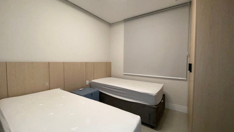 Aluga-se Apartamento Com 02 Dormitórios, Praia De Palmas, GCR/sc.