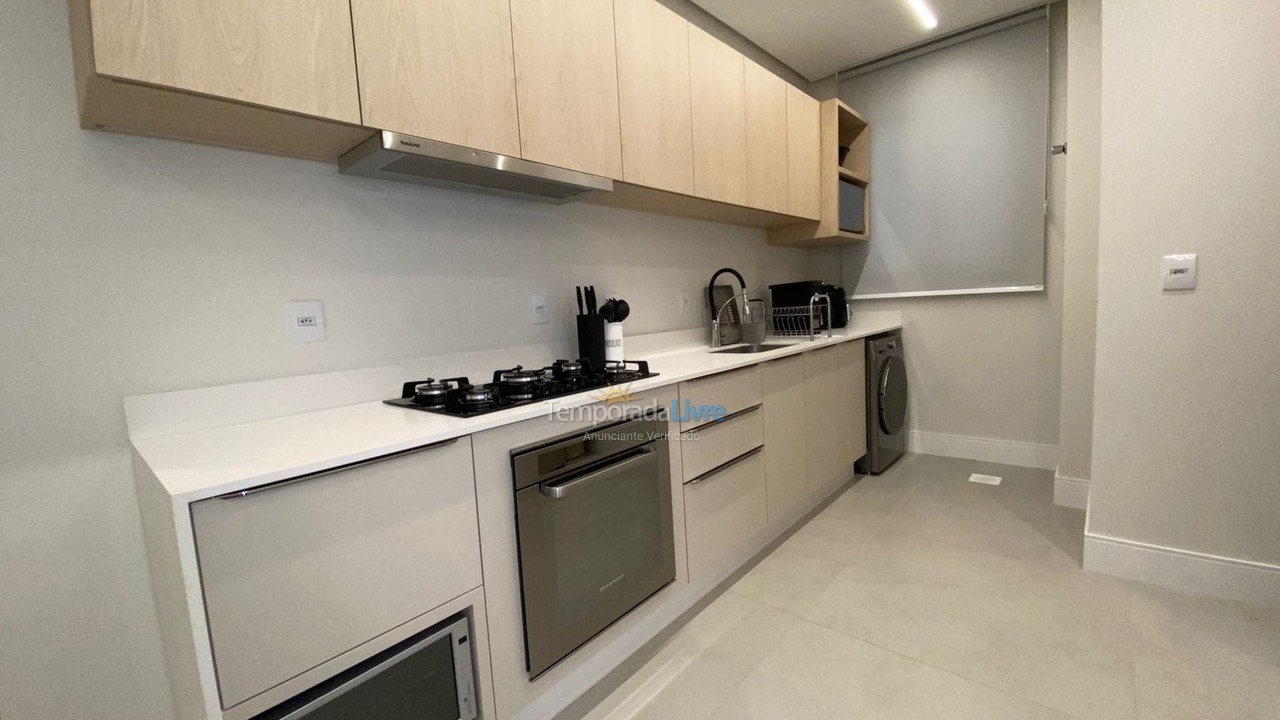 Apartamento para aluguel de temporada em Governador Celso Ramos (Praia de Palmas)