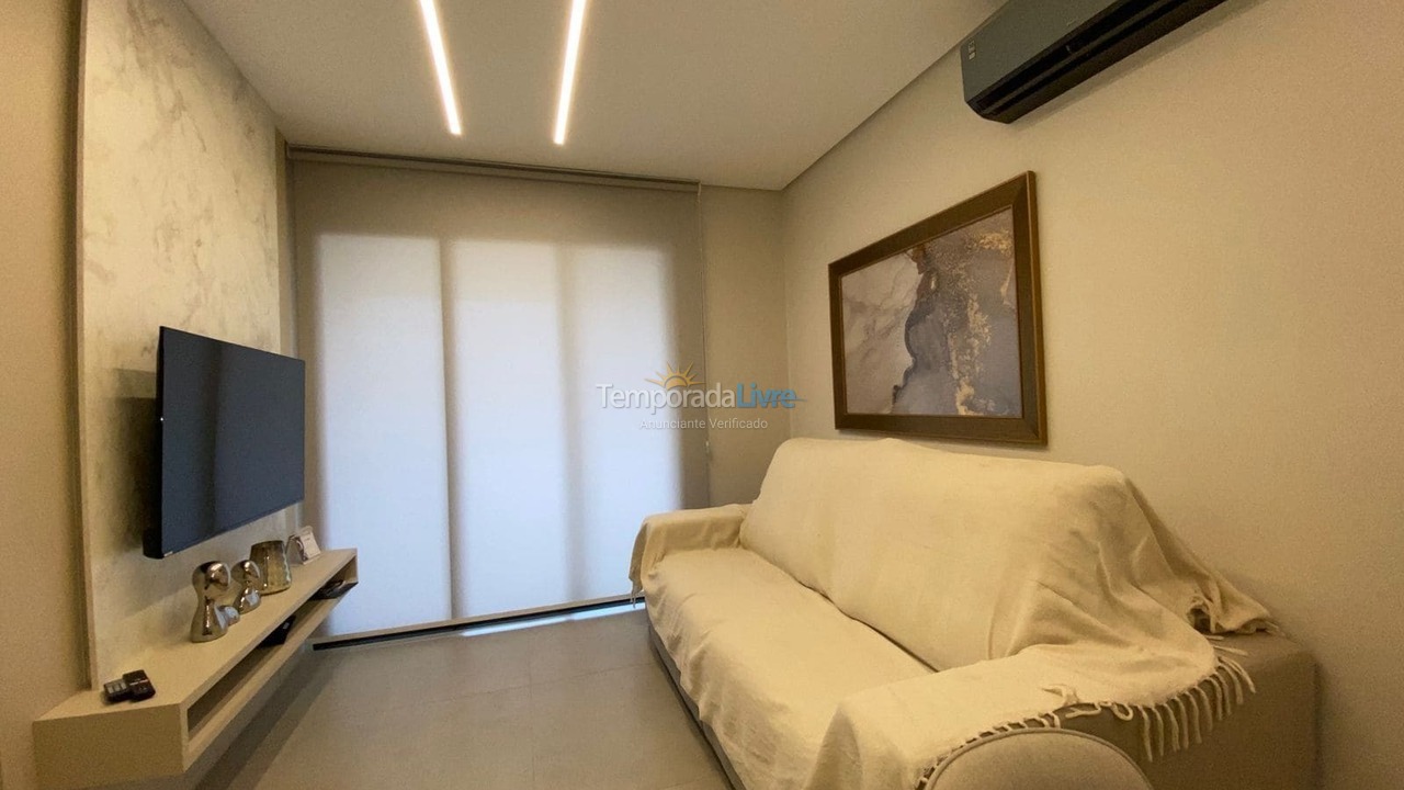 Apartamento para aluguel de temporada em Governador Celso Ramos (Praia de Palmas)