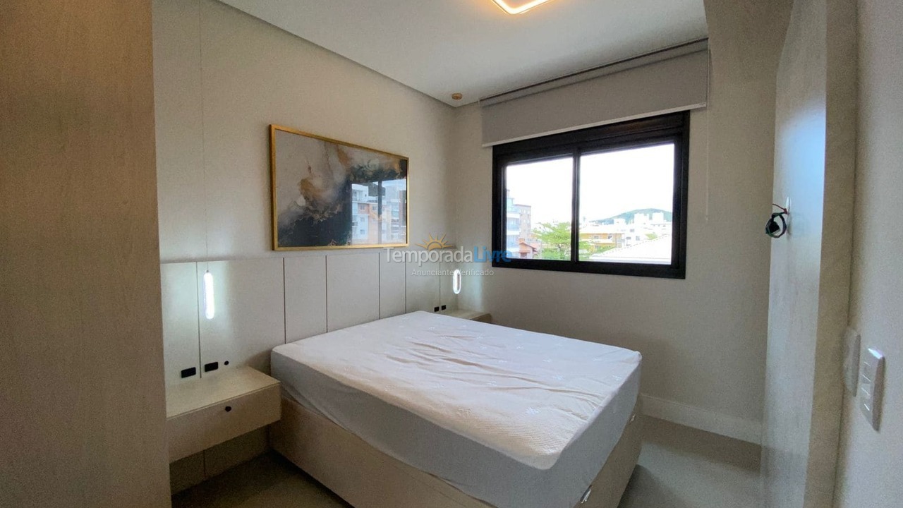 Apartamento para aluguel de temporada em Governador Celso Ramos (Praia de Palmas)