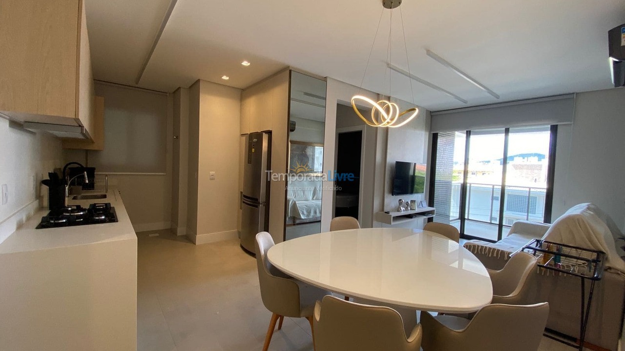Apartamento para aluguel de temporada em Governador Celso Ramos (Praia de Palmas)