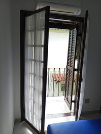 Sobrado em Bertioga a 100 metros da praia do centro