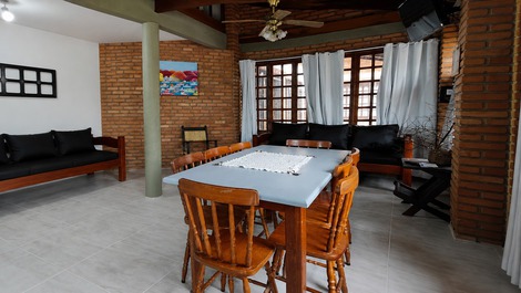 Casa de temporada bien situada cerca de la playa y comercios.