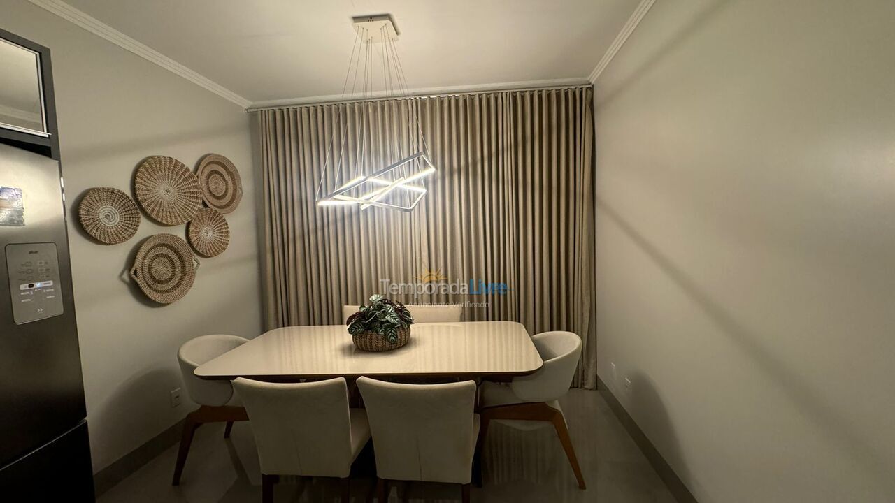 Casa para aluguel de temporada em Caldas Novas (Condomínio Marina Di Caldas)