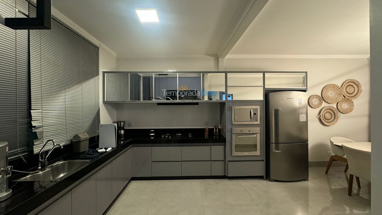 Casa para aluguel de temporada em Caldas Novas (Condomínio Marina Di Caldas)