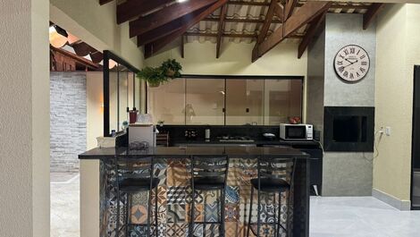 LUXUOSA CASA CONDOMÍNIO MARINAS D' CALDAS