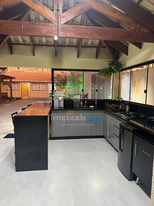 Casa para aluguel de temporada em Caldas Novas (Condomínio Marina Di Caldas)