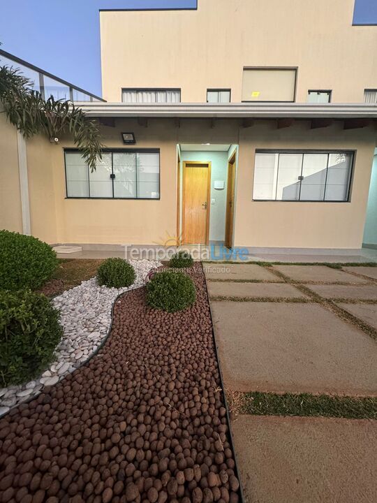 Casa para aluguel de temporada em Caldas Novas (Condomínio Marina Di Caldas)