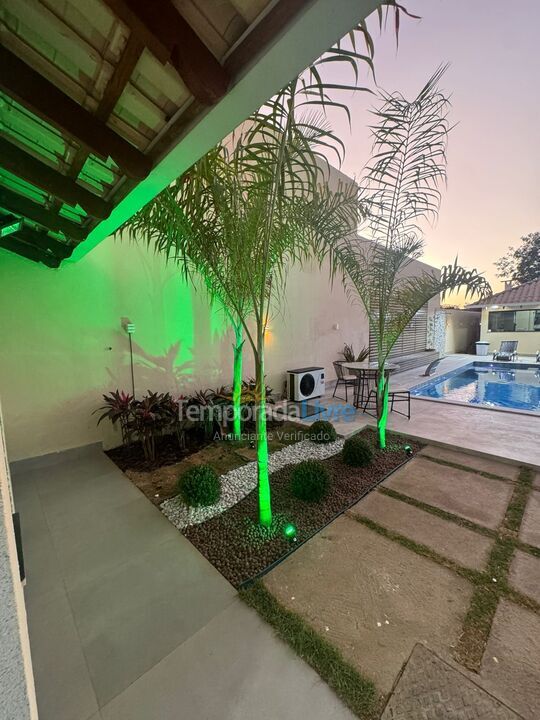 Casa para aluguel de temporada em Caldas Novas (Condomínio Marina Di Caldas)