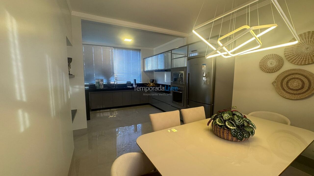 Casa para aluguel de temporada em Caldas Novas (Condomínio Marina Di Caldas)