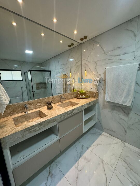 Casa para aluguel de temporada em Caldas Novas (Condomínio Marina Di Caldas)